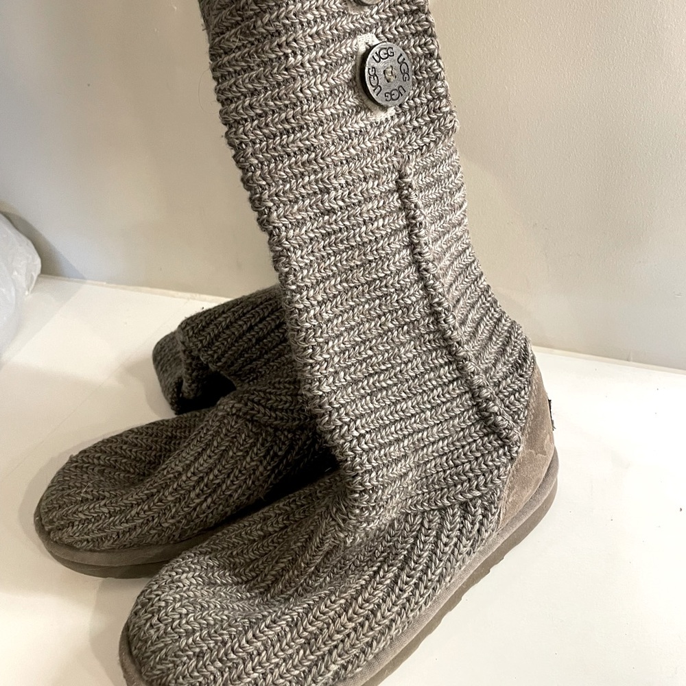 Knitted UGG boots